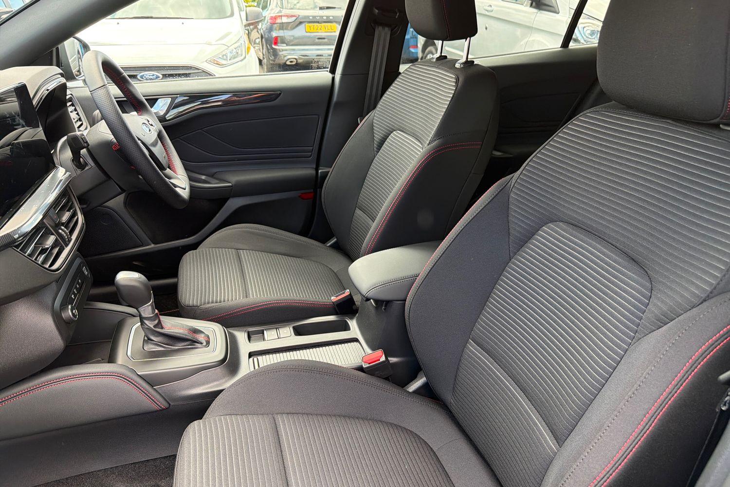Ford FOCUS Photo 18