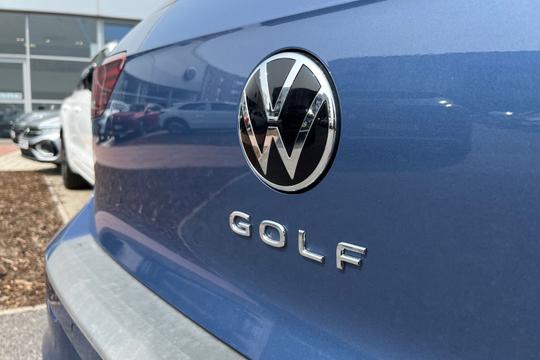 Volkswagen Golf Photo autoimg-21c7c5b17687f47da36e305c8cc24078dfee0967.jpg