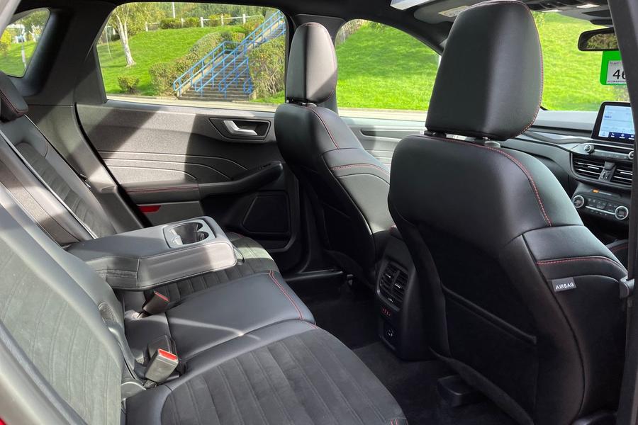 Ford Kuga Photo autoimg-21ca00521d541a37972644c6d32b00091e0c26d2.jpg