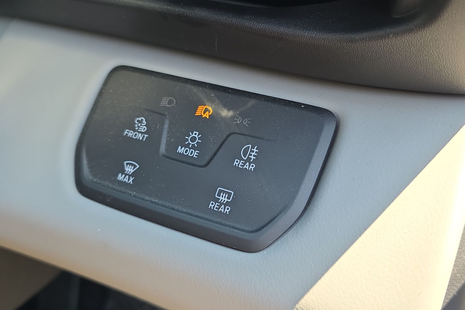 Ford Explorer Photo 26
