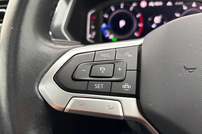 VOLKSWAGEN Tiguan Photo 16