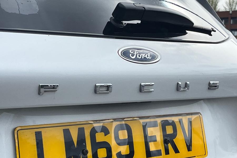 Ford FOCUS Photo autoimg-21df51b8dec7acdba5b8372aa59e80345459f8a1.jpg