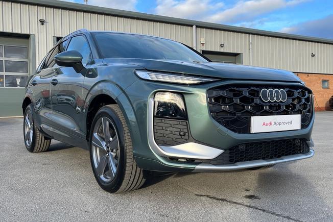 AUDI Q3 Photo 22