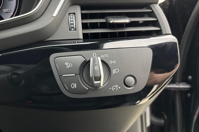 AUDI A4 Photo 29