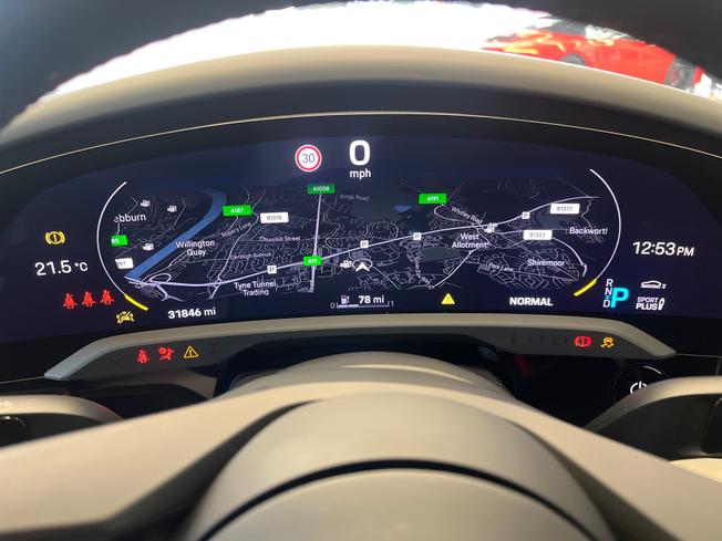 PORSCHE Taycan Photo 16