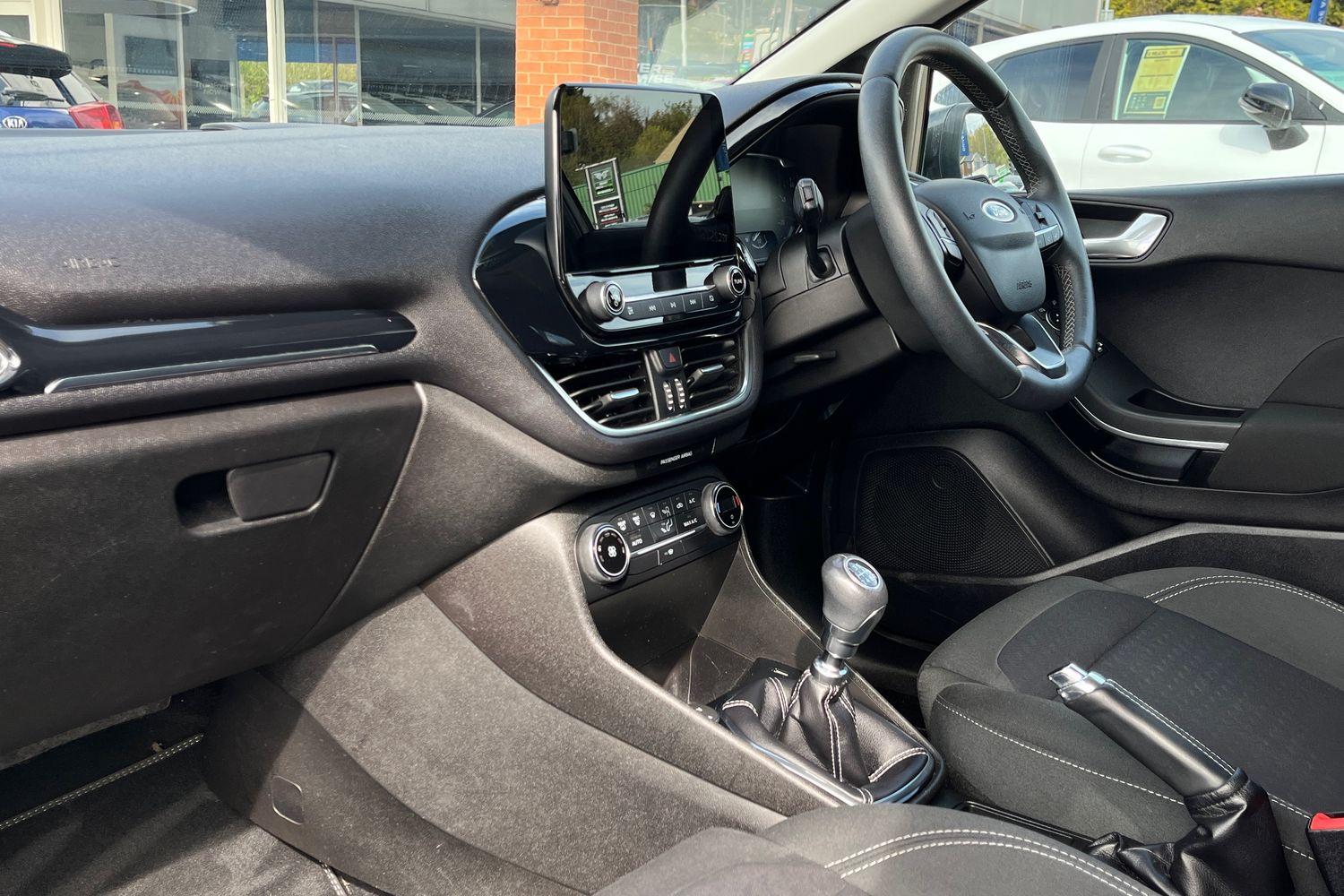 Ford FIESTA Photo 17