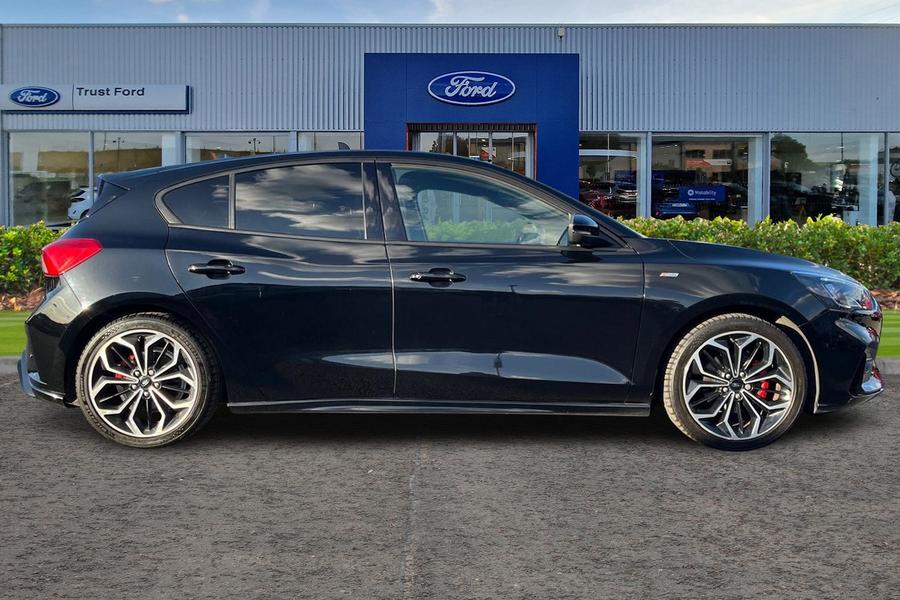Ford FOCUS Photo autoimg-21e59e42f7782f75551a28a79e38d54a8626cb66.jpg