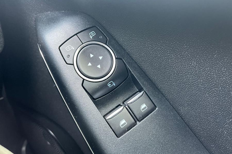 Ford FIESTA Photo autoimg-21eab601097f95a945734b1c896a86db640c7d13.jpg