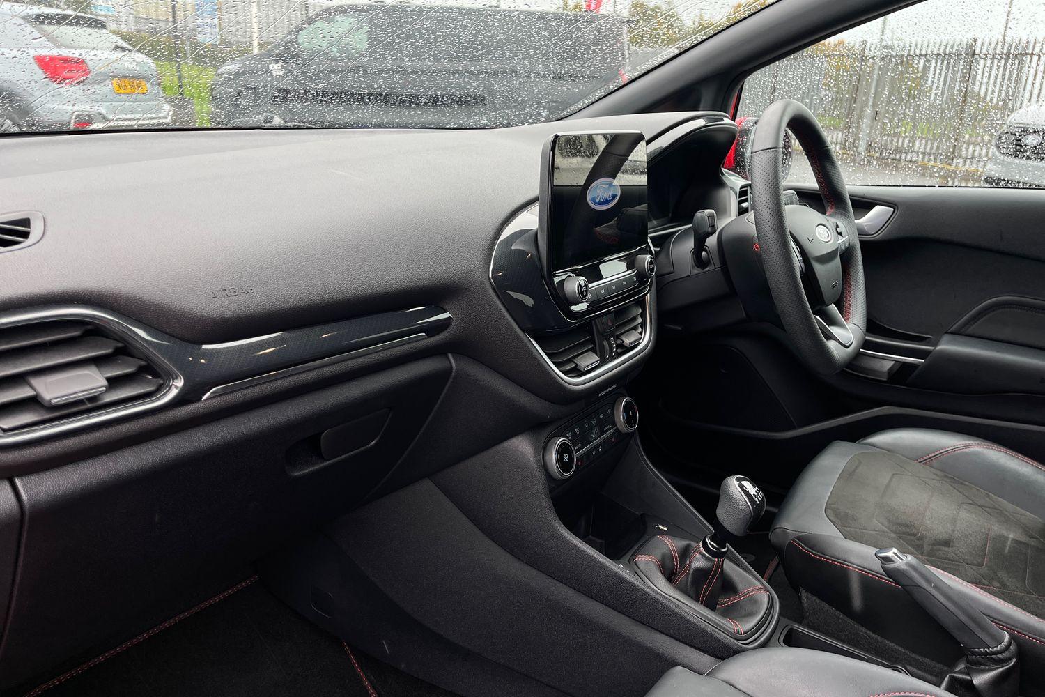 Ford FIESTA Photo 17
