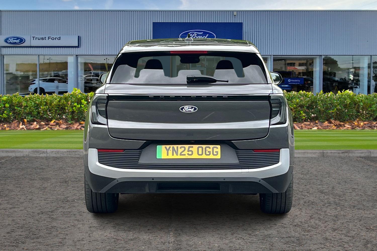 Ford Explorer Photo 6