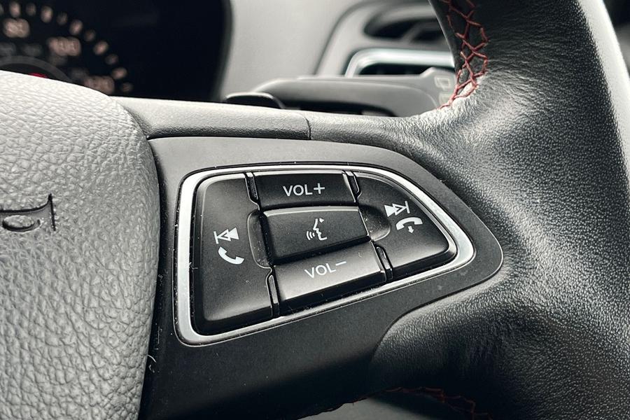 Ford Kuga Photo autoimg-21fca27eddcbb15dc9c1feca3a6a9d6e1d9f2545.jpg