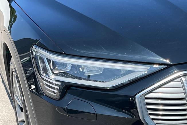 AUDI e-tron Photo 19