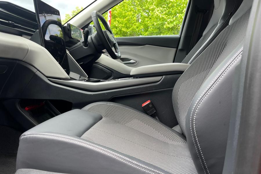 Ford EXPLORER Photo autoimg-2202cda11faf59801fed3bd4bc73dd9a3f53d11f.jpg