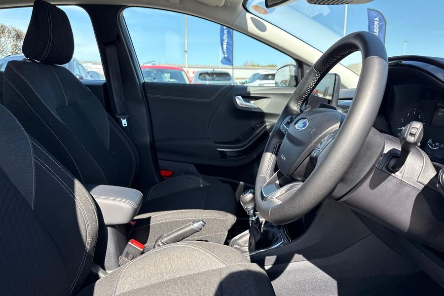 Ford PUMA Photo autoimg-22032f6af4b27fa19361d447d18ba803b5680d2e.jpg