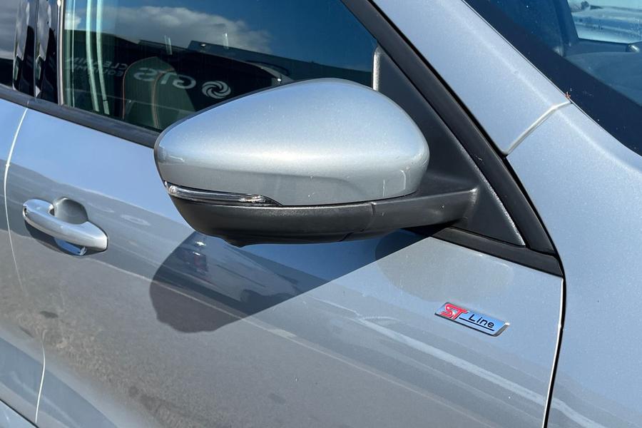 Ford KUGA Photo autoimg-2204ba7d5d1f3e925d120a5d231bf03f40565045.jpg