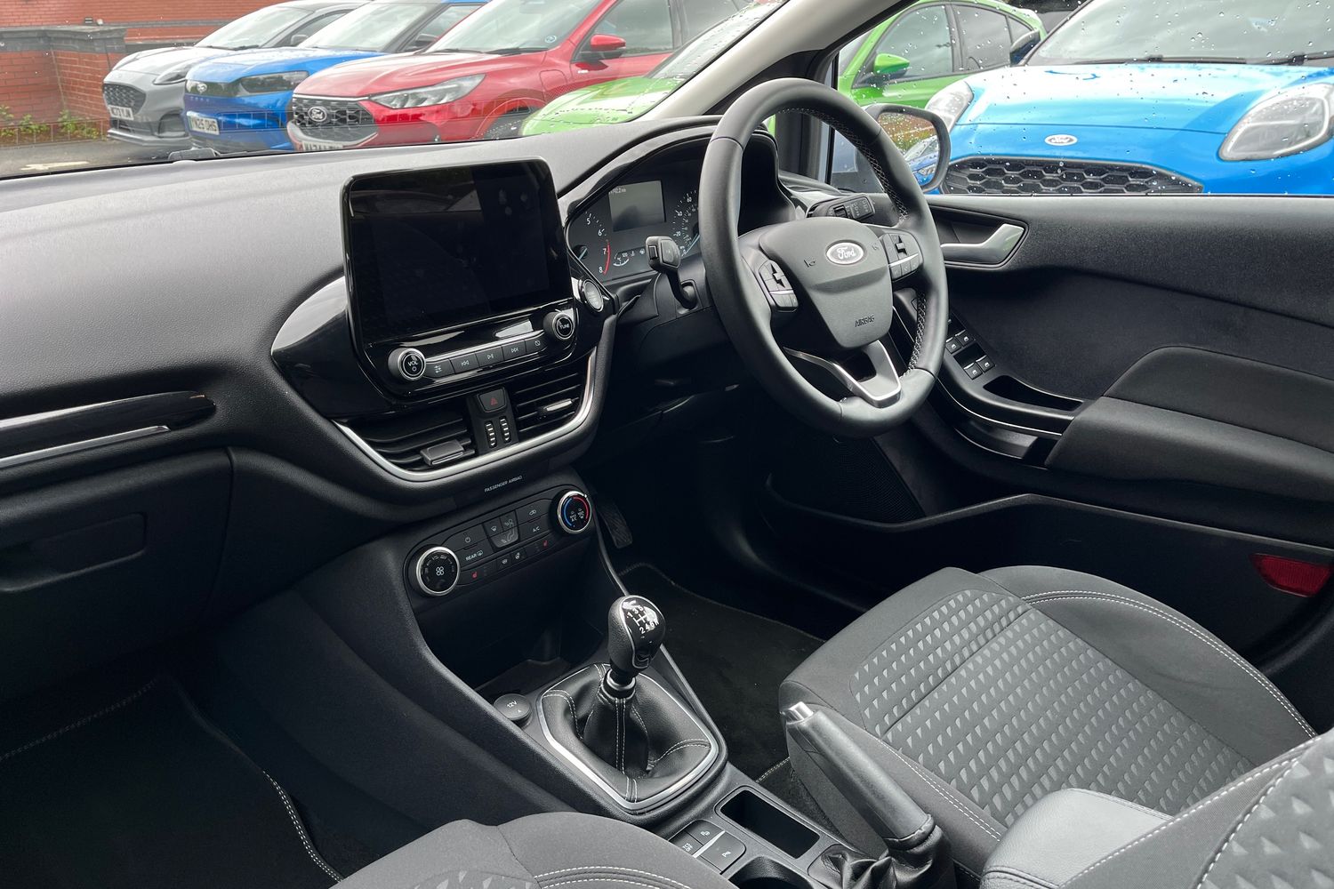 Ford Fiesta Photo 17