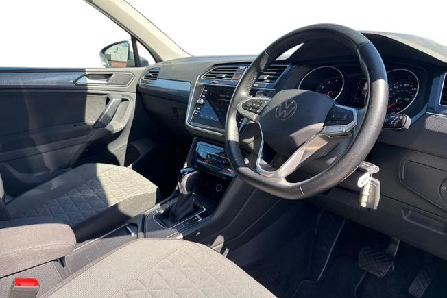 VOLKSWAGEN Tiguan Photo 6