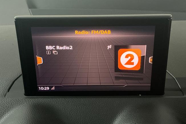 AUDI Sq2 Photo 13
