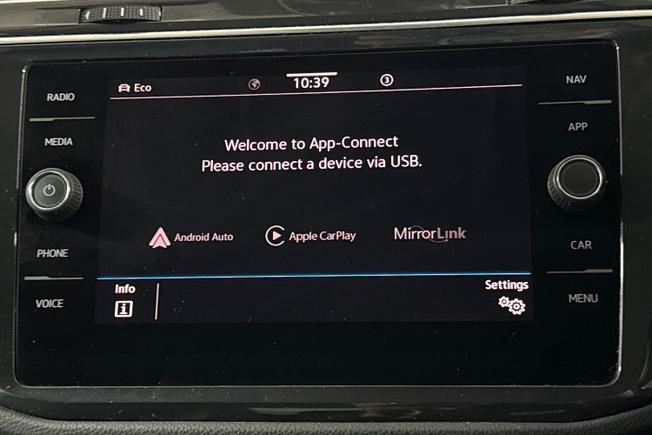 VOLKSWAGEN Tiguan Photo 22