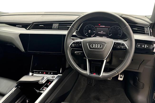 AUDI Q8 e-tron Photo 12