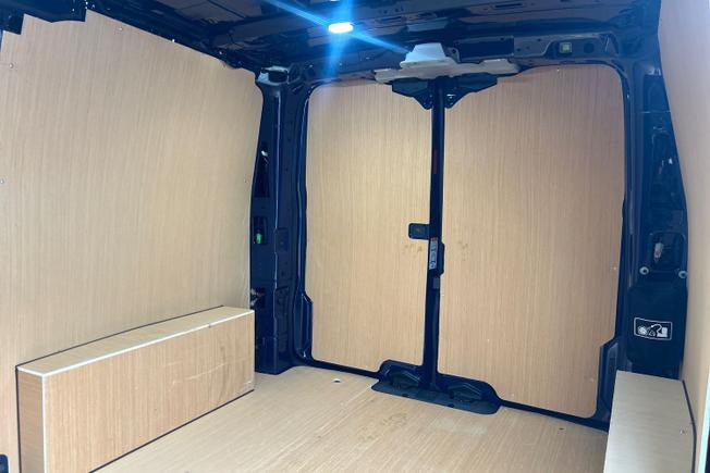 VOLKSWAGEN e-Transporter Photo 9
