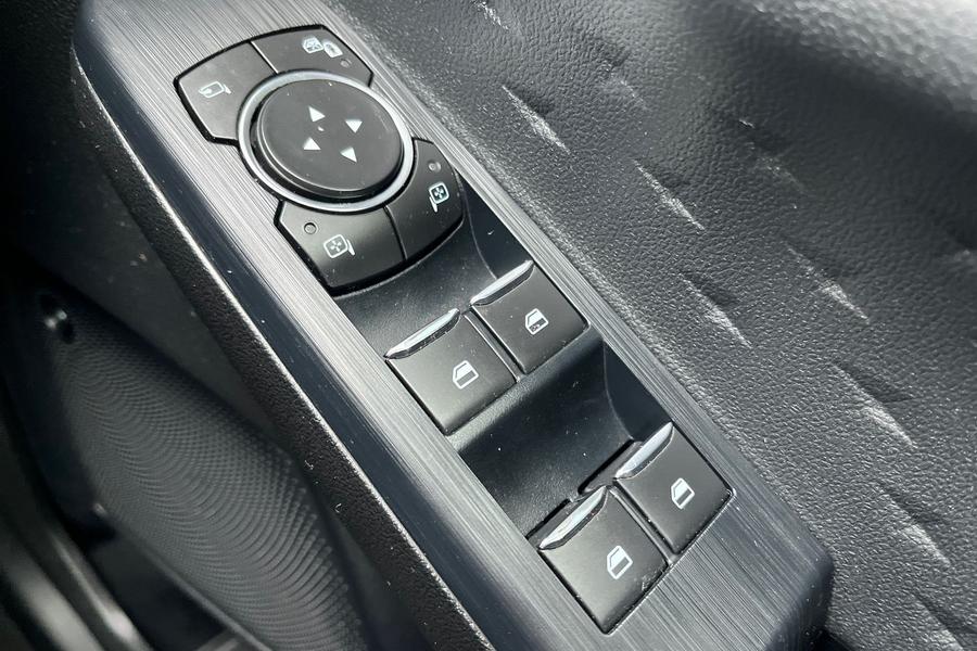 Ford KUGA Photo autoimg-223f4a1af56ed70761e4cda859da56cd023f991d.jpg