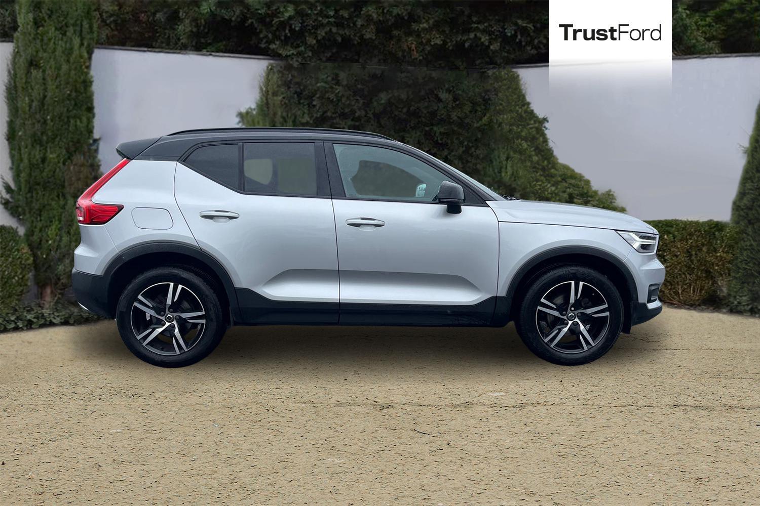 Volvo XC40 Photo 2