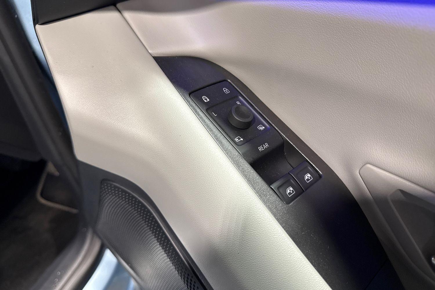 Ford Explorer Photo 15