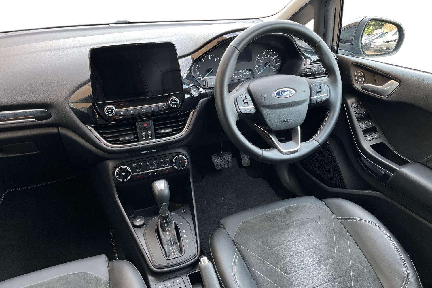 Ford FIESTA Photo 10