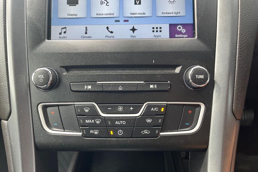 Ford MONDEO Photo autoimg-224cf9f7d2e9259067e7564cb276a43e6b0d09da.jpg