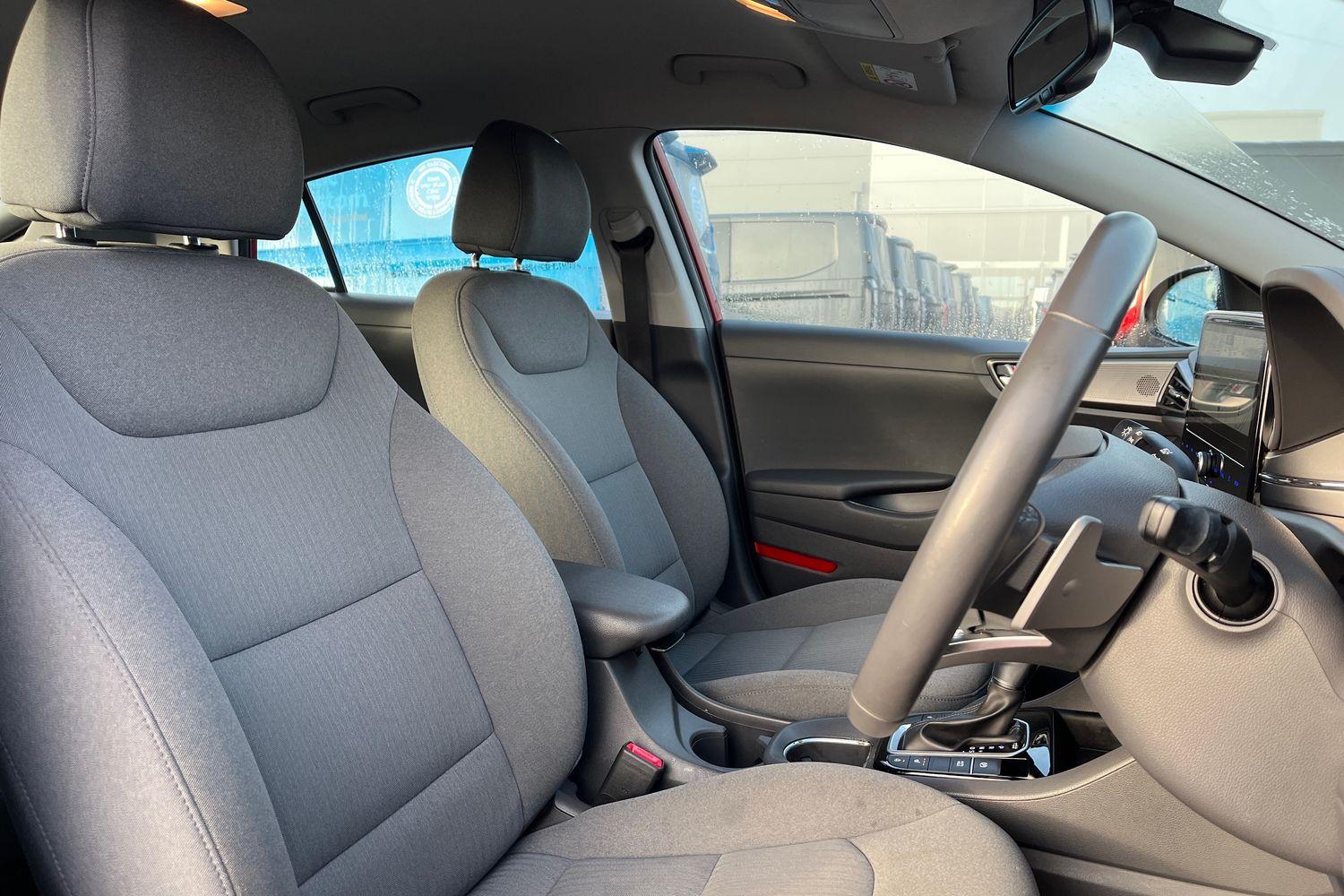 Hyundai IONIQ Photo 16