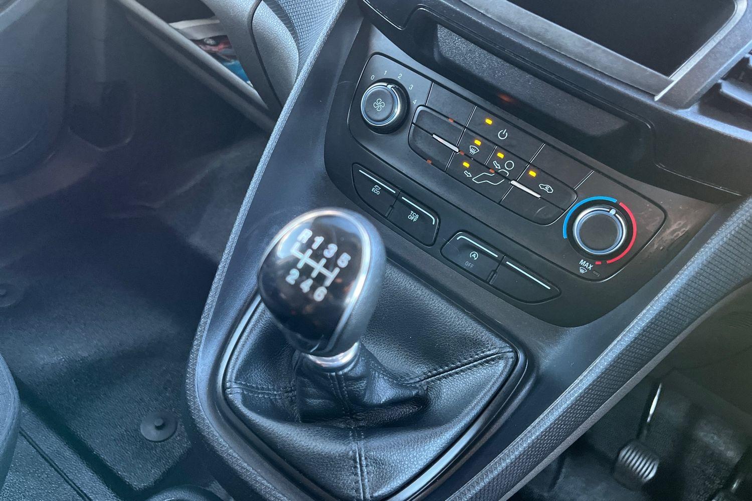 Ford TRANSIT CONNECT Photo 23