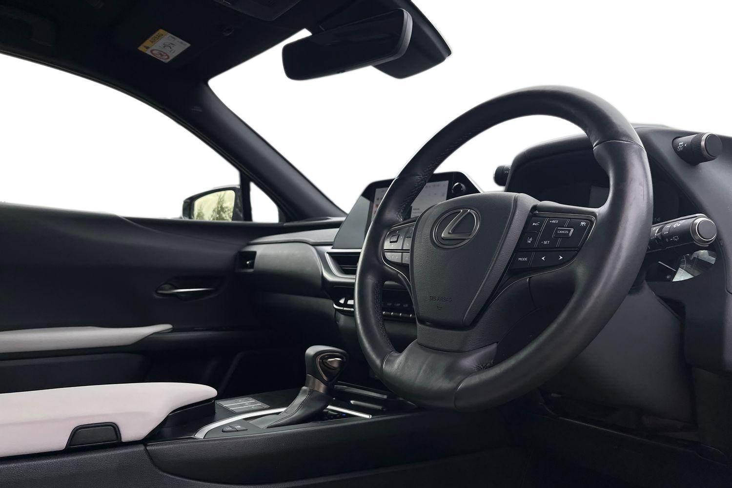 Lexus UX Photo 8