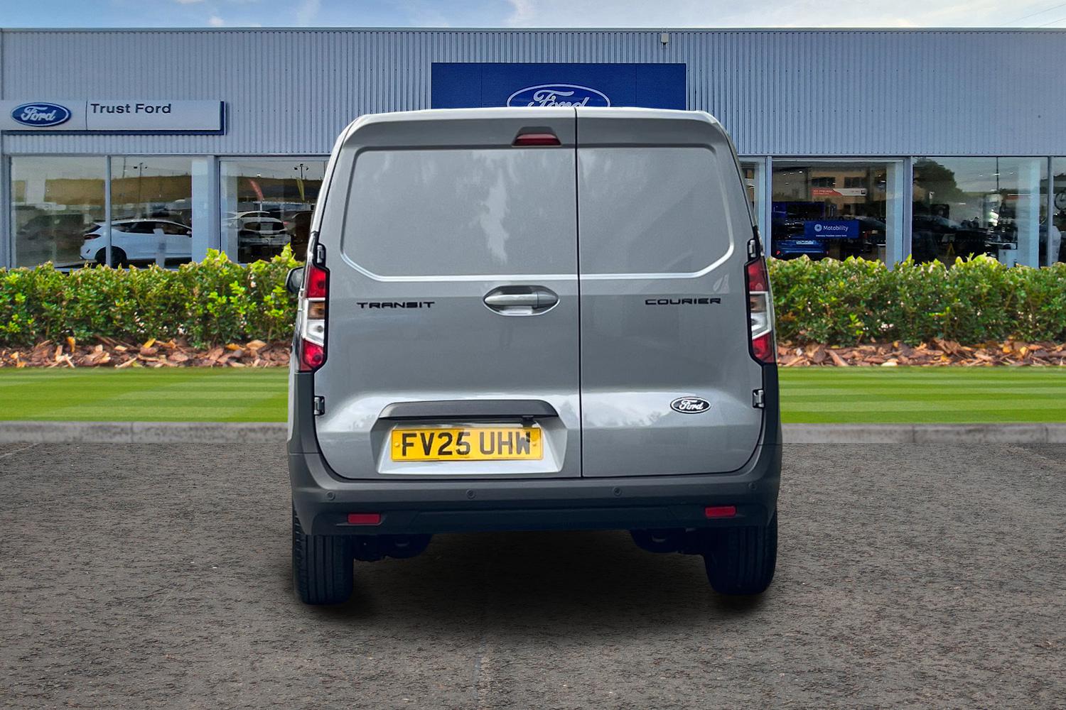 Ford TRANSIT COURIER Photo 12