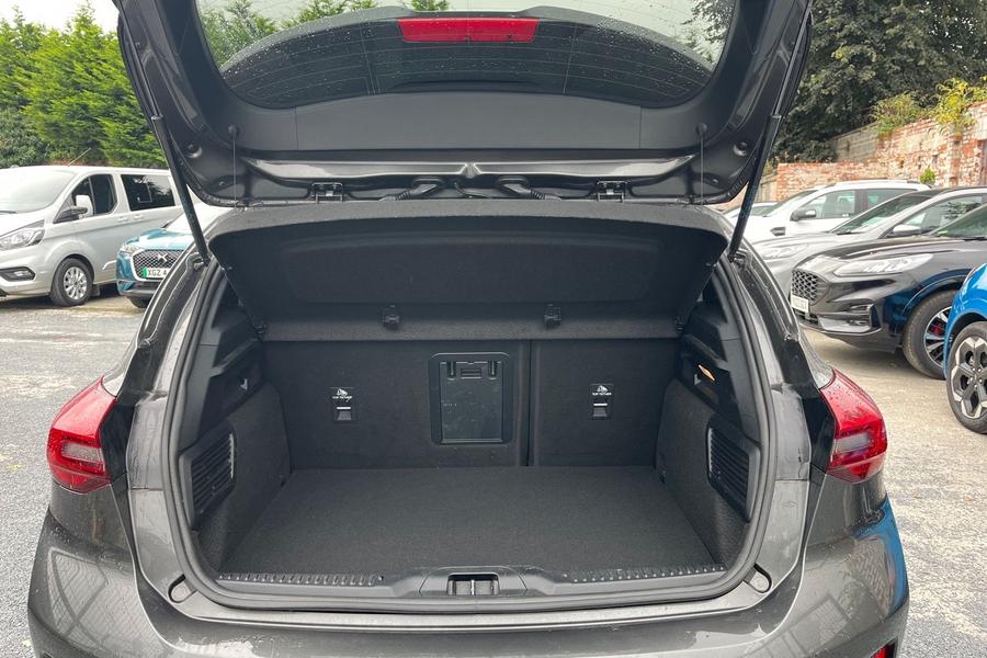 Ford FOCUS Photo autoimg-2262d7ad1bce4cb34cd47a4fbb9bba2a76c43a11.jpg