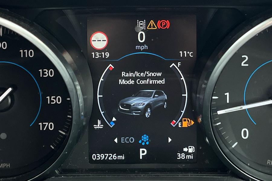 Jaguar F-PACE Photo autoimg-2265bb0cf92eeb4c716cc85f431540a345c9fa71.jpg