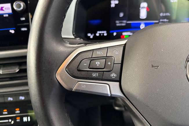 VOLKSWAGEN T-Roc Photo 16