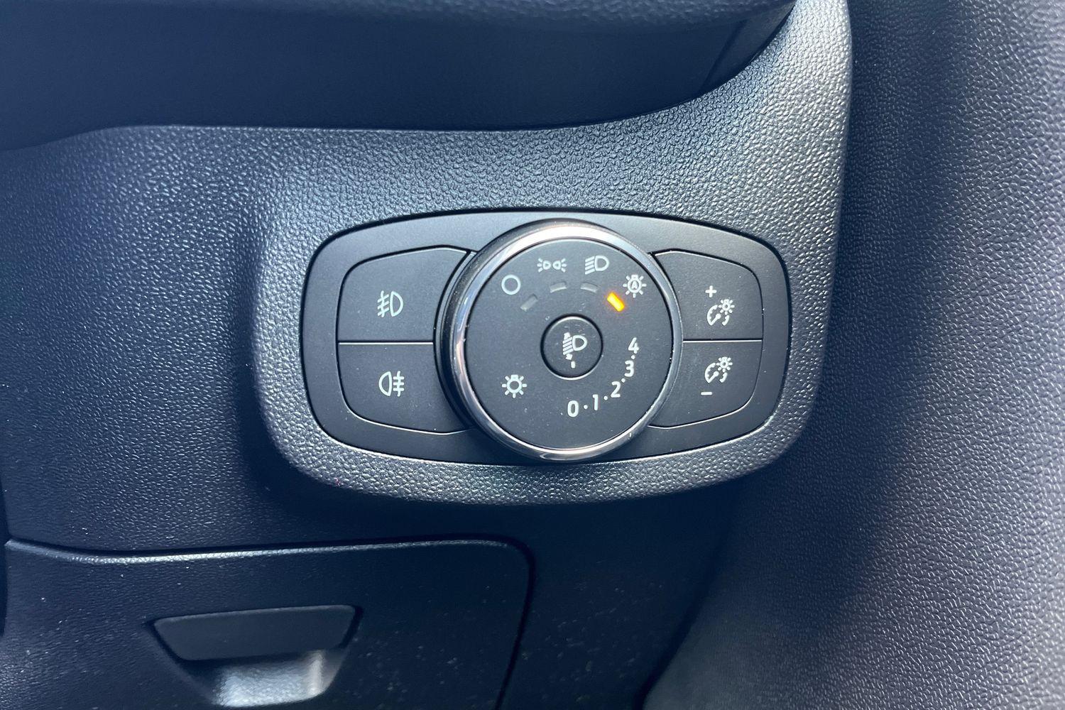 Ford FIESTA Photo 27