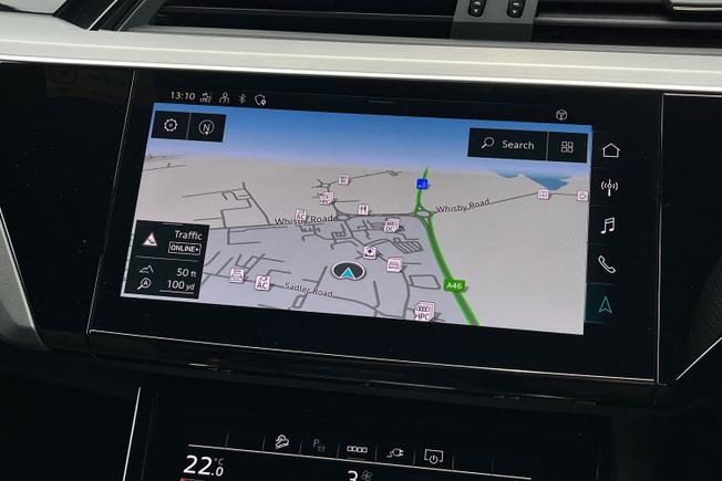 AUDI Q8 E-Tron Photo 14