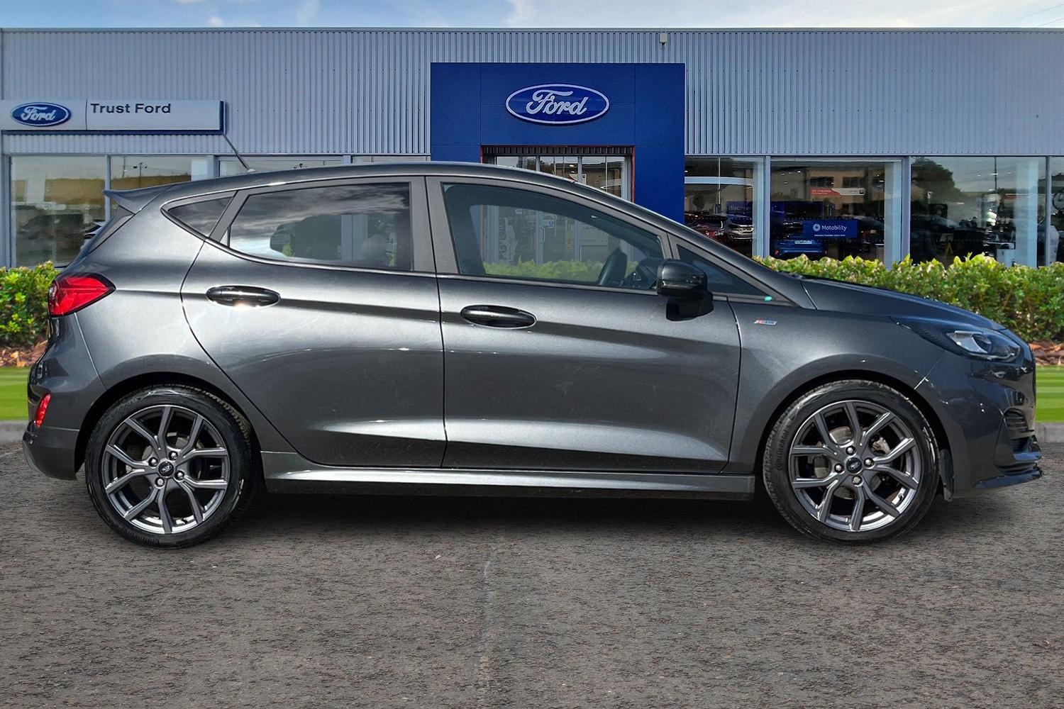 Ford FIESTA Photo 2