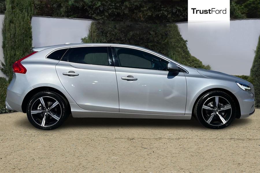 Volvo V40 Photo autoimg-2270e4dbe280b0f9e1c7c765cbb74fc5b3fc7a52.jpg