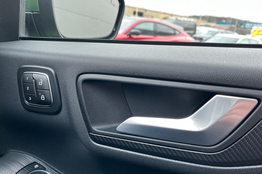 Ford KUGA Photo autoimg-22711a0e5299709b9034e7f8aec97bdf49b2eee7.jpg