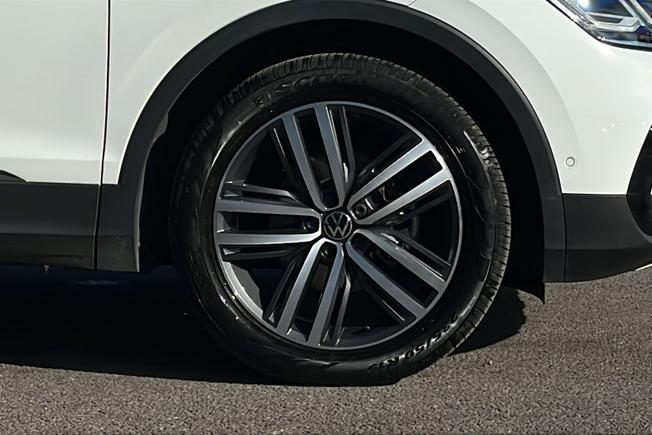 VOLKSWAGEN Tiguan Photo 5