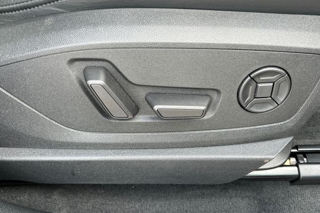 AUDI e-tron Photo 54