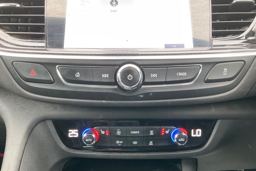 Vauxhall INSIGNIA Photo autoimg-2283d16c645e7e133ad7d7d6d0b0a427aab6dfc3.jpg