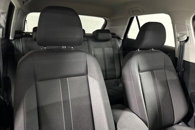 VOLKSWAGEN T-Roc Photo 25