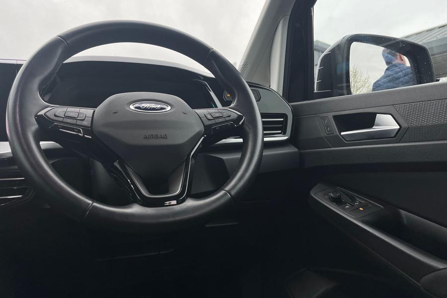 Ford TOURNEO CONNECT Photo autoimg-228b097d7e4d8d7354ca12a449274e2569b88368.jpg