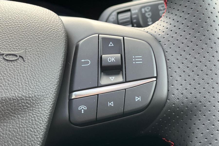 Ford Kuga Photo autoimg-228bb141eb262eae6aef942fa8aa7b66179e60ef.jpg