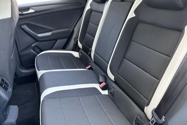 VOLKSWAGEN T-Roc Photo 9