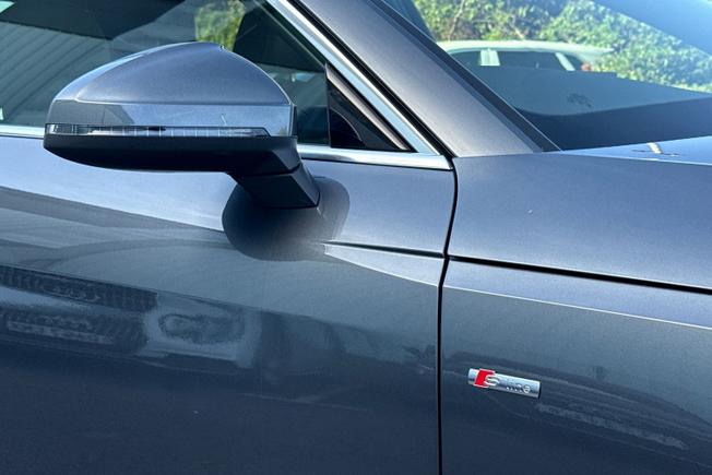 AUDI A4 Photo 20